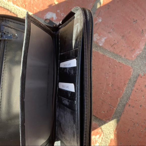 NWOT Small Black Purse with Sunglass holder! - Picture 4 of 5